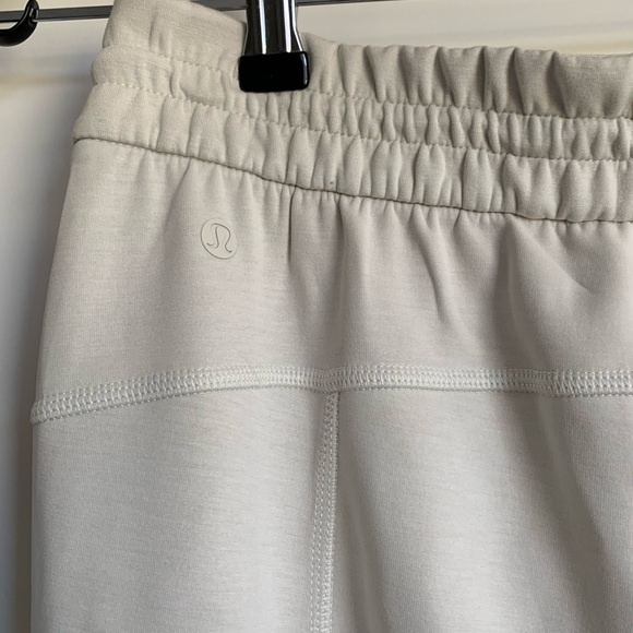 Lululemon Softstreme High-Rise Pant Regular in Bone - Picture 4 of 6